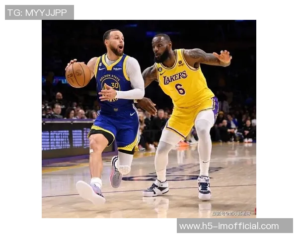 岁月如歌白发渐显詹姆斯与库里媒体日采访照引发球迷感慨 岁月如歌白发渐显詹姆斯与库里媒体日采访照引发球迷感慨