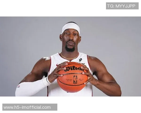 阿德巴约九年媒体日变化难以辨识年份让人困惑