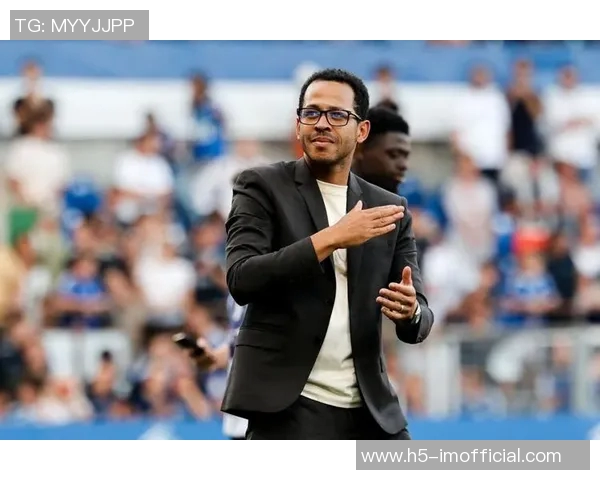 红军主帅斯洛特携家人畅游迪拜享受难得假期