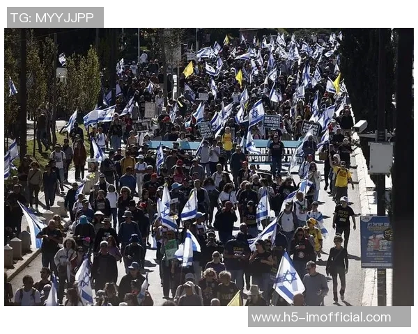 德国球迷组织警告加强球场安全措施可能引发更大规模抗议活动 德国球迷组织警告加强球场安全措施可能引发更大规模抗议活动