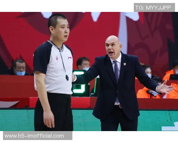 主裁判详解赫伯特琼斯被驱逐原因因其辱骂裁判行为持续不断